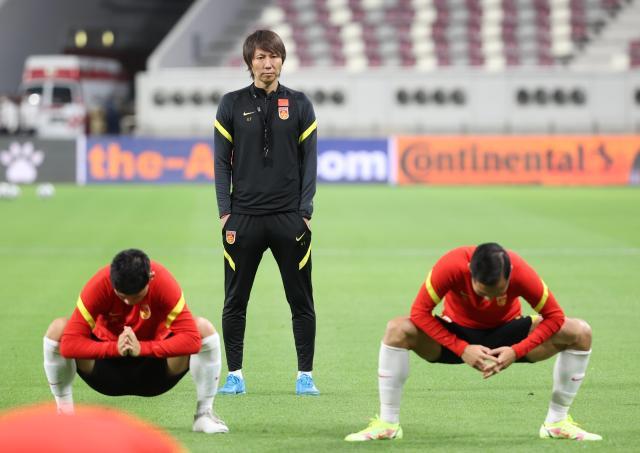 欧冠高清回放-“腰病”无药医！李铁排兵惹争议 国足此刻思念成疾