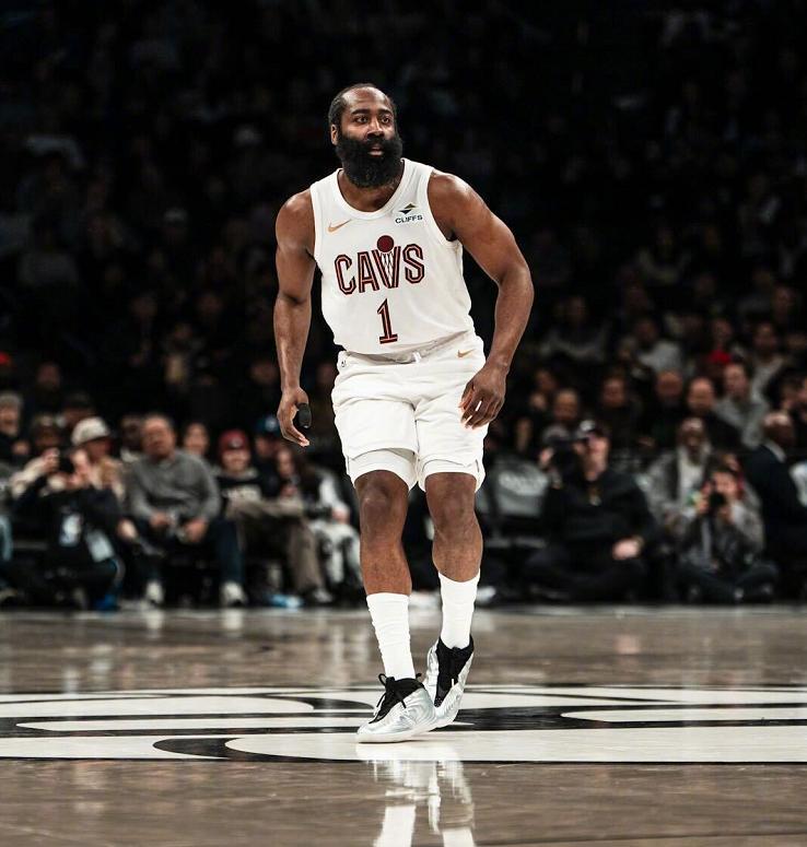 欧冠官方直播平台-哈登22+9+8NBA历史第三人，米神缺阵双塔37分，骑士送篮网8连败