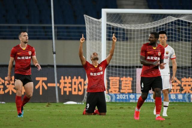 欧冠手机直播-这集看过！相同剧本逆转 亚泰才是“上海滩老大”